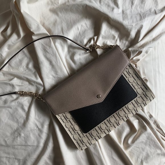 Carolina Herrera beige Logo clutch/shoulder bag